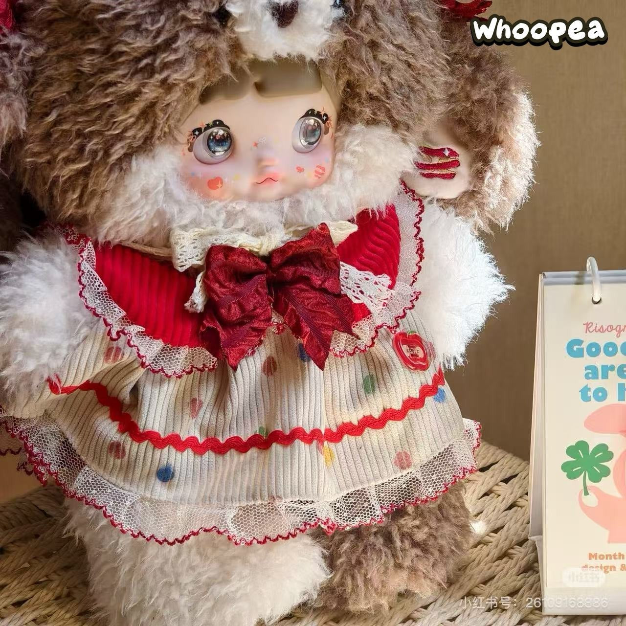 Nommi 400% Have a Bite of the Apple Series Plush, Exclusive Version
